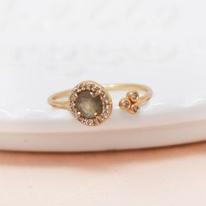 18K Gold Grey Onyx Camilla Noir Ring